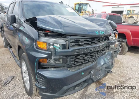 2021 Chevrolet Silverado 1500 2Wd Short Bed Custom z USA, uszkodzony, nr VIN 1GCPWBEH5MZ131742